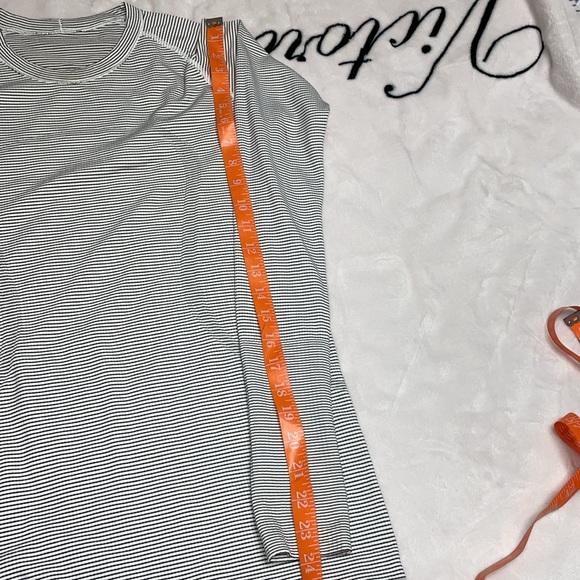 Lululemon long sleeve, no size, clean, small stain - Picture 7 of 8